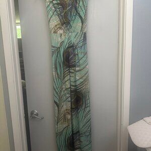 Strut Your Stuff in this Peacock Print Maxi Dress Sz S